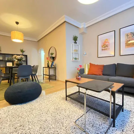 Chic Flat Near Shopping Malls In Sisli شقة